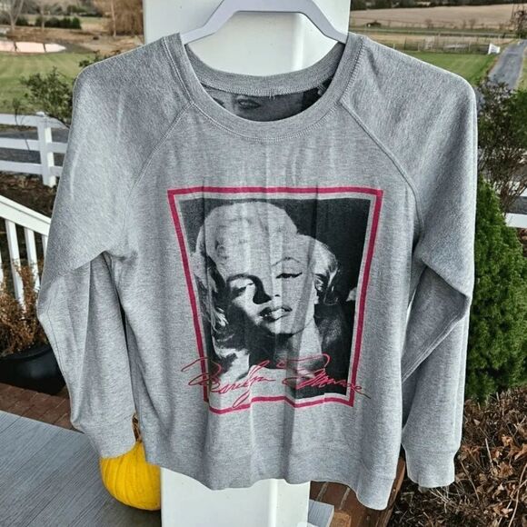 Marilyn Monroe reversible sweatshirt. Preloved vintage. Xs. - Picture 3 of 12